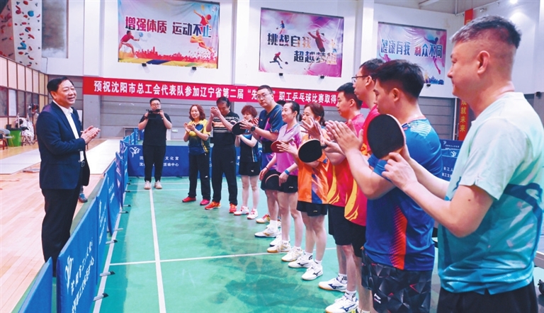 乒乓球比赛鼓劲01.jpg