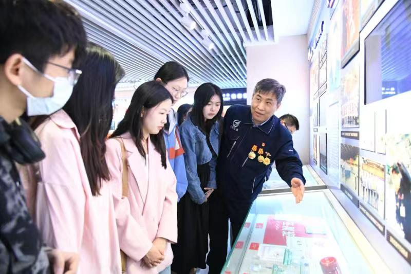 劳模馆.png