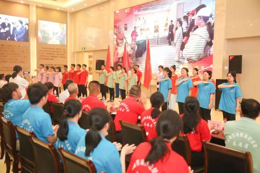 劳模馆志愿者.jpg
