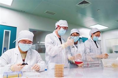 建功十五五-全国五一劳动奖状:沈阳兴齐眼药股份有限公司.jpg