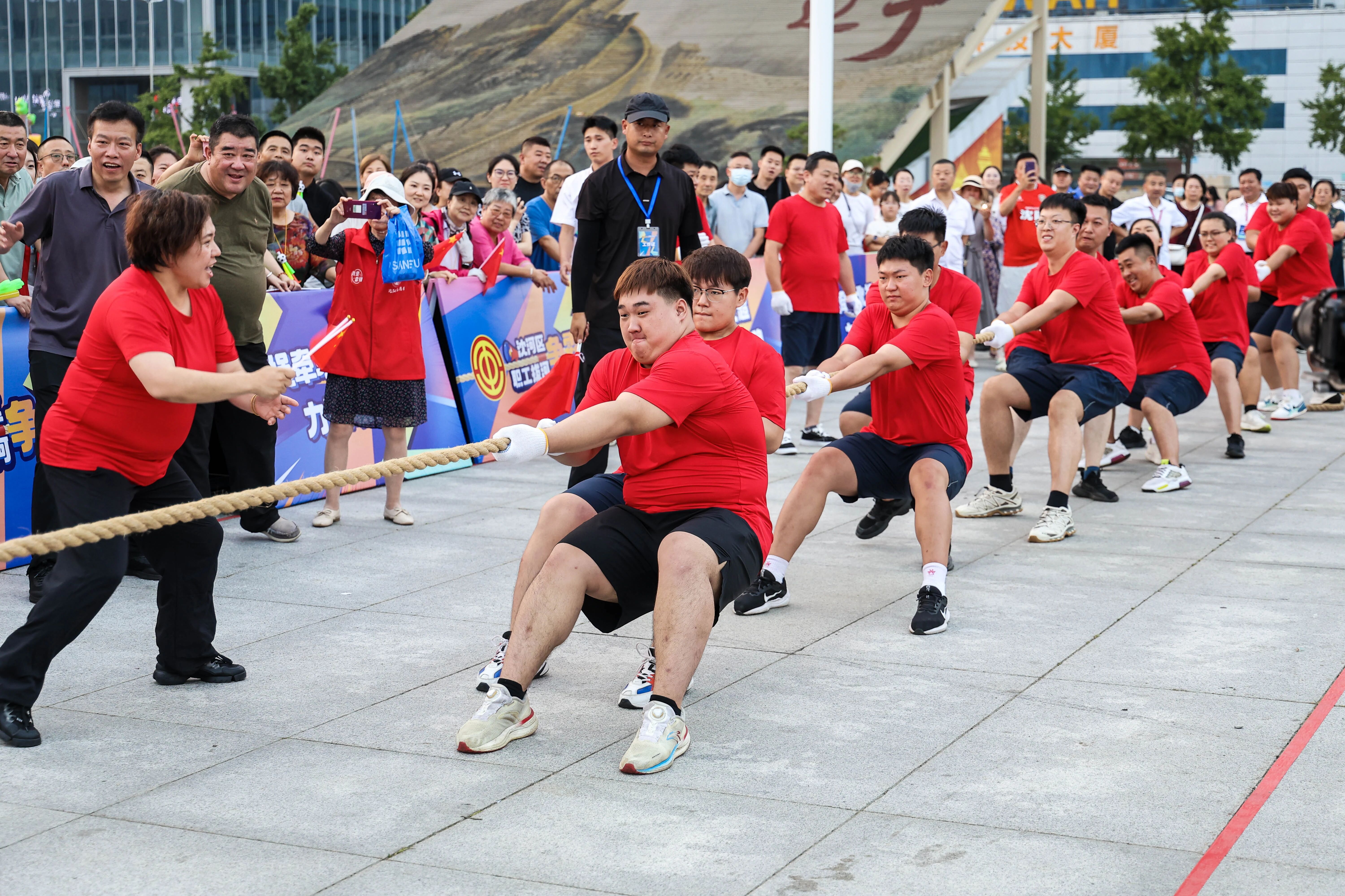 沈河拔河比赛.jpg